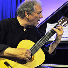 Ralph Towner mit Gitarre