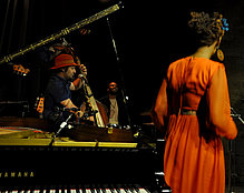 CARMEN SOUZA & THEO PASCAL