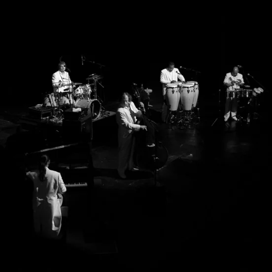 "Mozart meets Cuba" - Klazz Brothers & Cuba Percussion