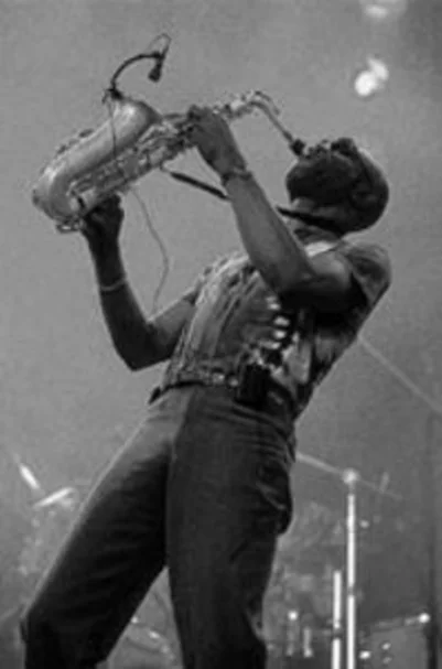 Saxofonist auf der Bühne
