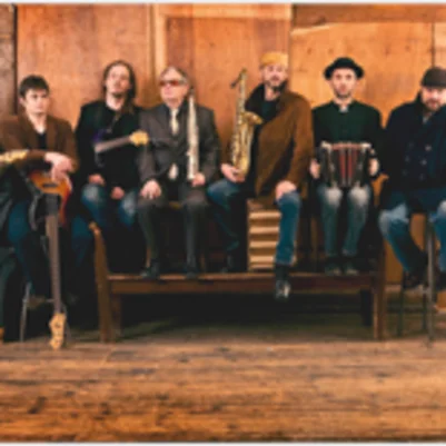 RostmondMond Orchestra & The Blowing Santa Clauses
